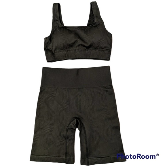 Fresought Moss Green Rib Design 2 Piece Workout Outfit Size M NWT - Picture 1 of 2